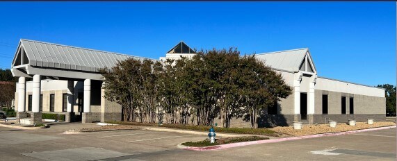 More Photos Of 6900 Scenic Dr, Rowlett Medical For Lease