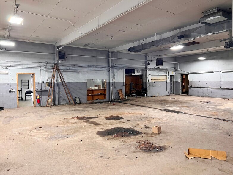 More Photos Of 22 Washington St, Brainerd Auto Dealership For Sale