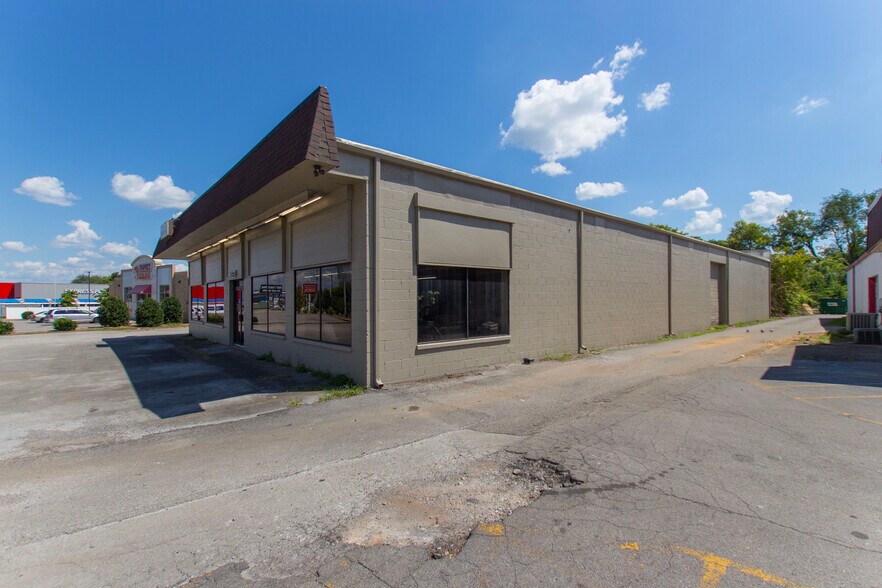 More Photos Of 2733 University Dr NW, Huntsville Freestanding For Sale