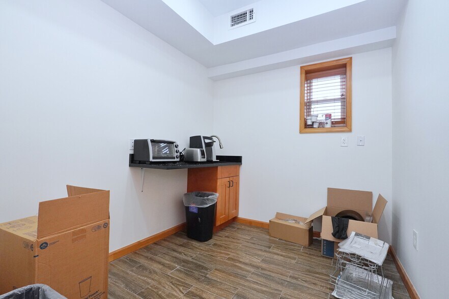 More Photos Of 1086 Forest Ave, Staten Island Medical For Lease