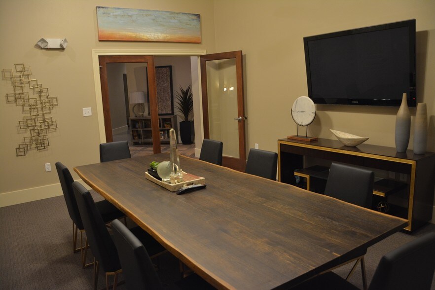 More Photos Of 13037 Quaker Ave, Lubbock Office For Lease