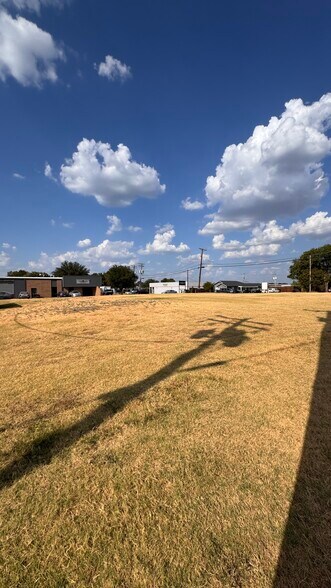 More Photos Of 709 N Cowan Ave, Lewisville Land For Sale