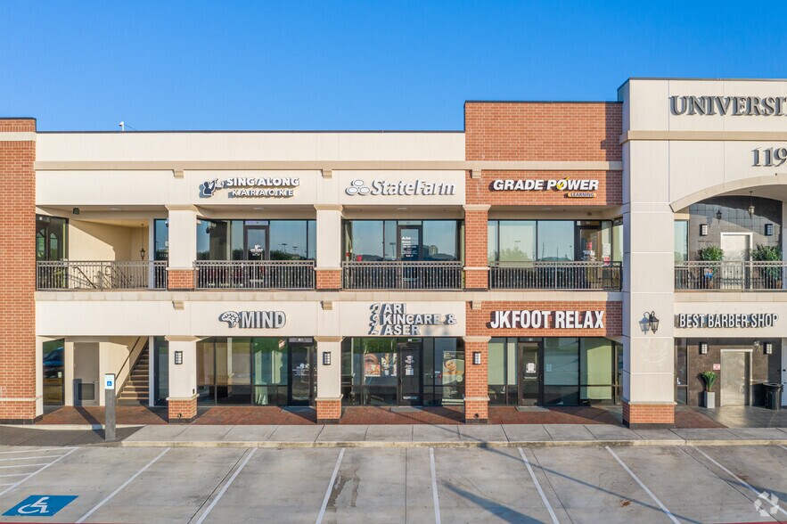 More Photos Of 11929 University Blvd, Sugar Land Storefront Retail Office For Lease