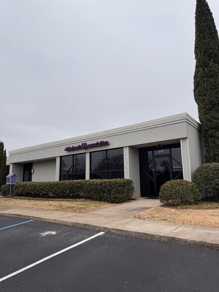 More Photos Of 121 W Antrim Dr, Greenville Office For Lease