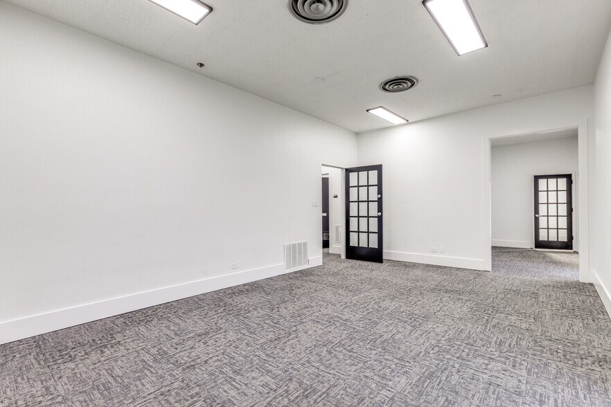 More Photos Of 2824 Valley View Ln, Farmers Branch Medical For Sale