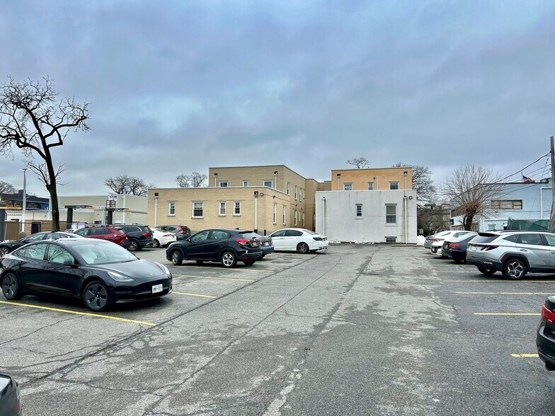 More Photos Of 155 W Merrick Rd, Freeport Medical For Lease