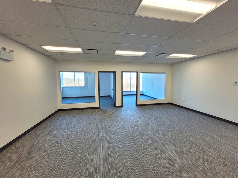 More Photos Of 950 Seaborne Av, Port Coquitlam Warehouse For Lease