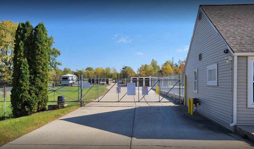 More Photos Of 10433 N Holly Rd, Holly Self Storage For Lease