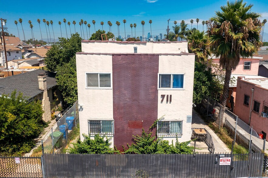 More Photos Of 711 Vernon Ave, Los Angeles Apartments For Sale