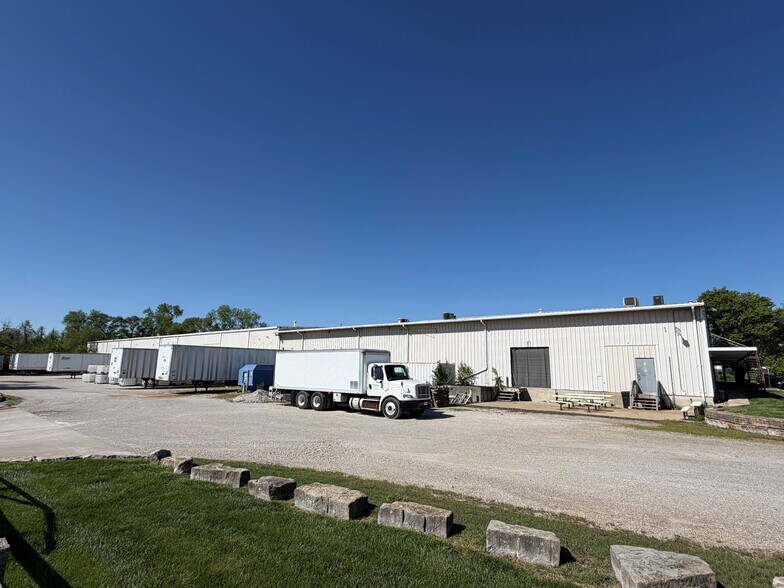 More Photos Of 3330 S Outer Rd E, Grain Valley Manufacturing For Sale