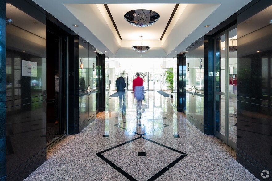 More Photos Of 300 Arboretum Pl, Richmond Office For Lease