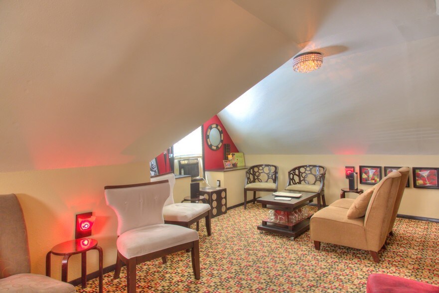 More Photos Of 218 N 100 W, Moab Restaurant For Sale