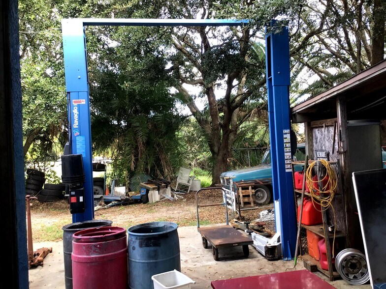 More Photos Of 2156 W King St, Cocoa Service For Sale