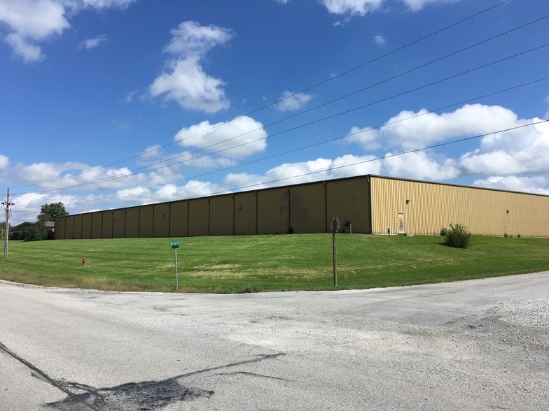 More Photos Of 803 SW Lorraine St, Leon Distribution For Sale