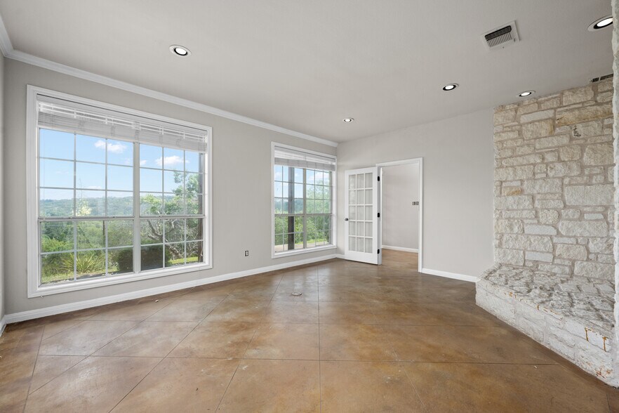 More Photos Of 19019 TX-71, Spicewood Office Residential For Lease