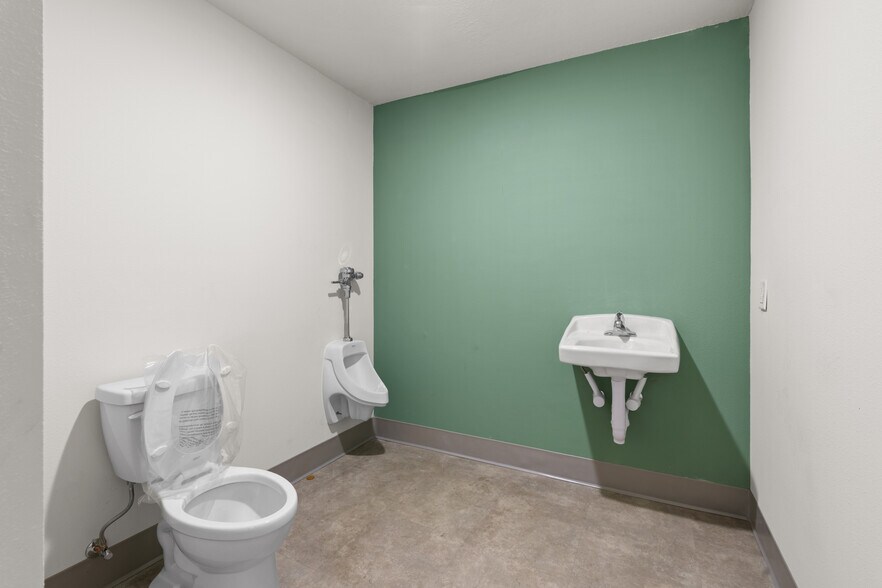 More Photos Of 13595 SE 31st Ave, Summerfield Warehouse For Sale