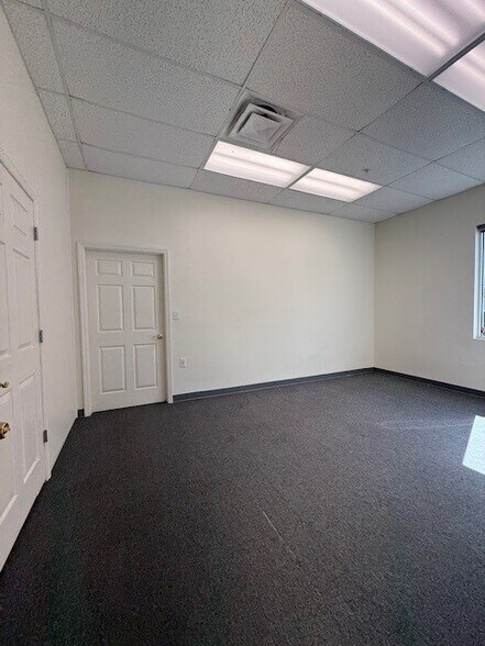 More Photos Of 8251-8259 Blaikie Ct, Sarasota Light Manufacturing For Lease