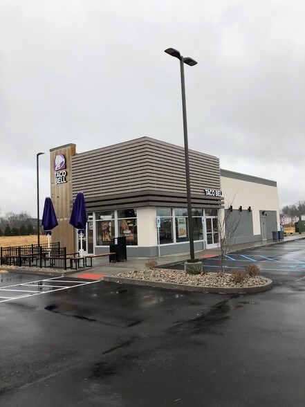 More Photos Of 6300 Greenwood Rd, Louisville General Retail For Lease