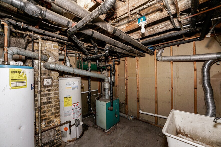 More Photos Of 1825 N Astor St, Milwaukee Multifamily For Sale