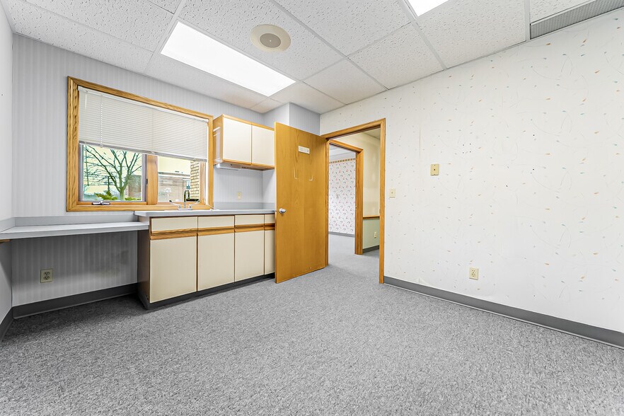 More Photos Of 36595 Detroit Rd, Avon Medical For Lease