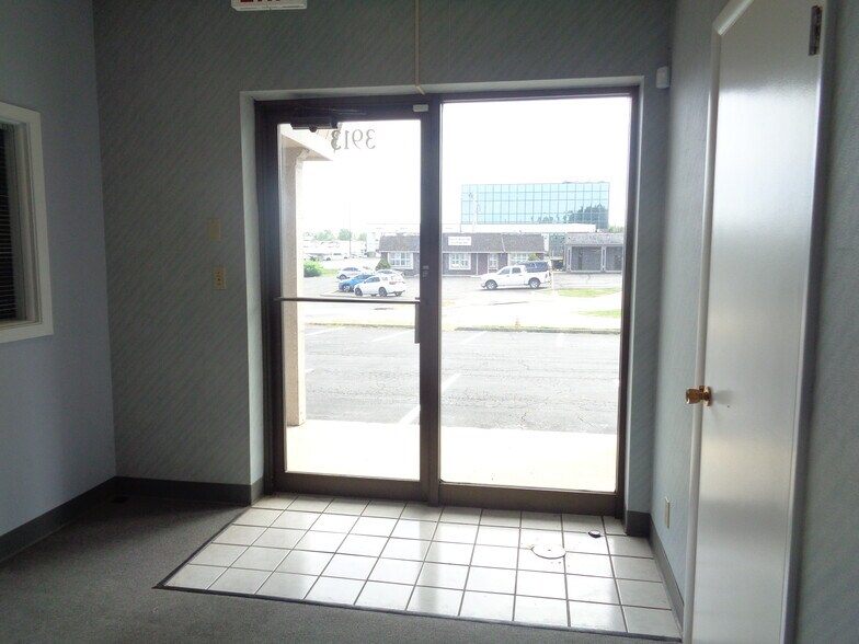 More Photos Of 3903-3913 S Lynn Ct, Independence Office For Sale