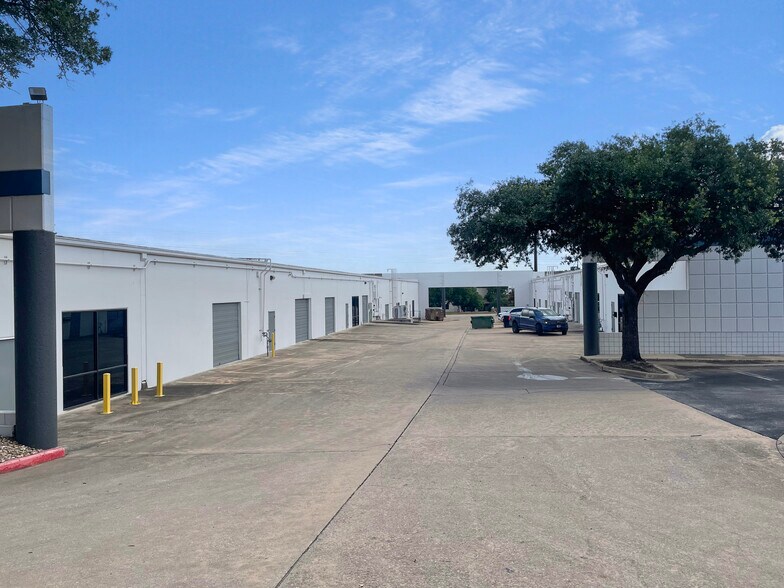More Photos Of 1901 W Braker Ln, Austin Unknown For Lease