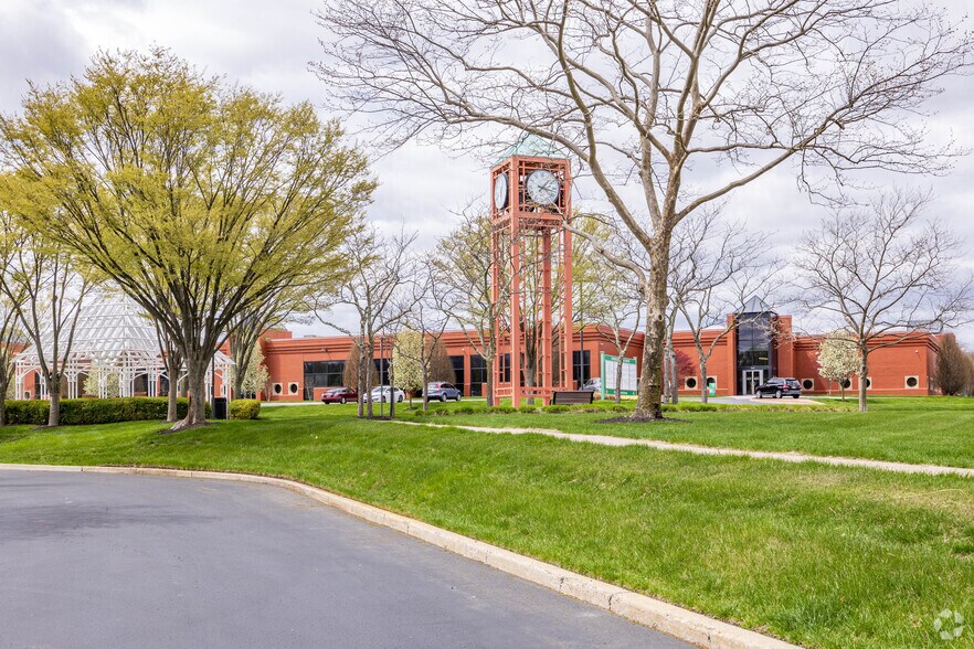 More Photos Of 200-298 Fernwood Ave, Edison Office For Lease