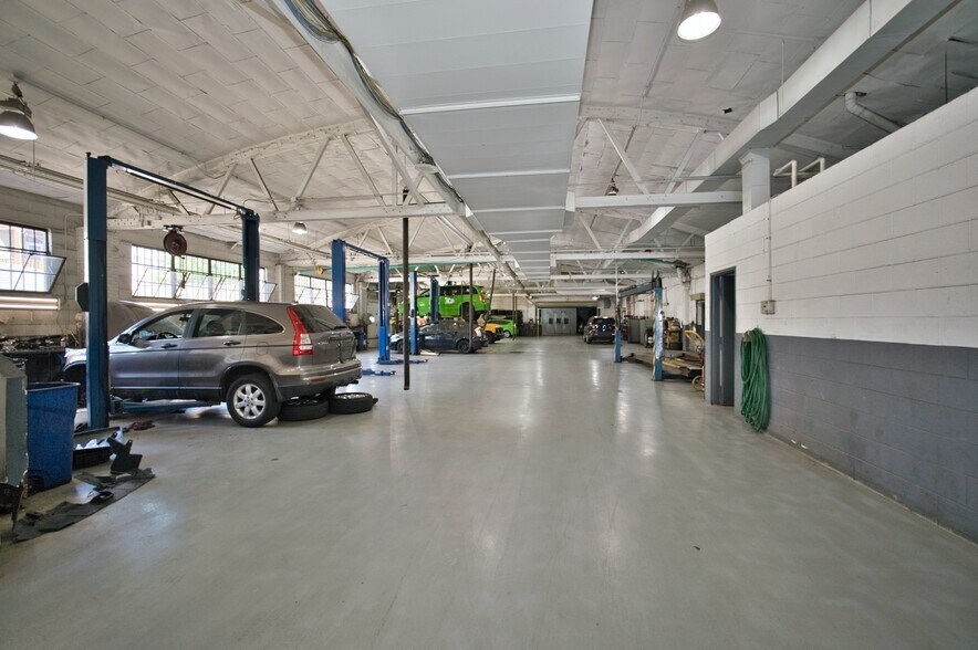 More Photos Of 6500 N Western Ave, Chicago General Retail For Sale