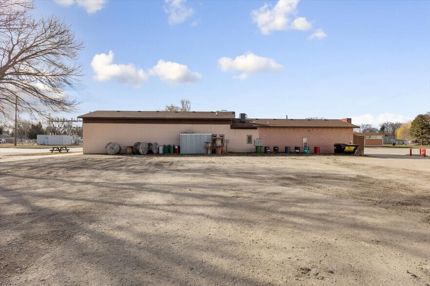 More Photos Of 1034 8th St, Onawa Bar For Sale