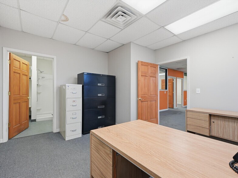 More Photos Of 832 W 11 Mile Rd, Madison Heights Warehouse For Sale