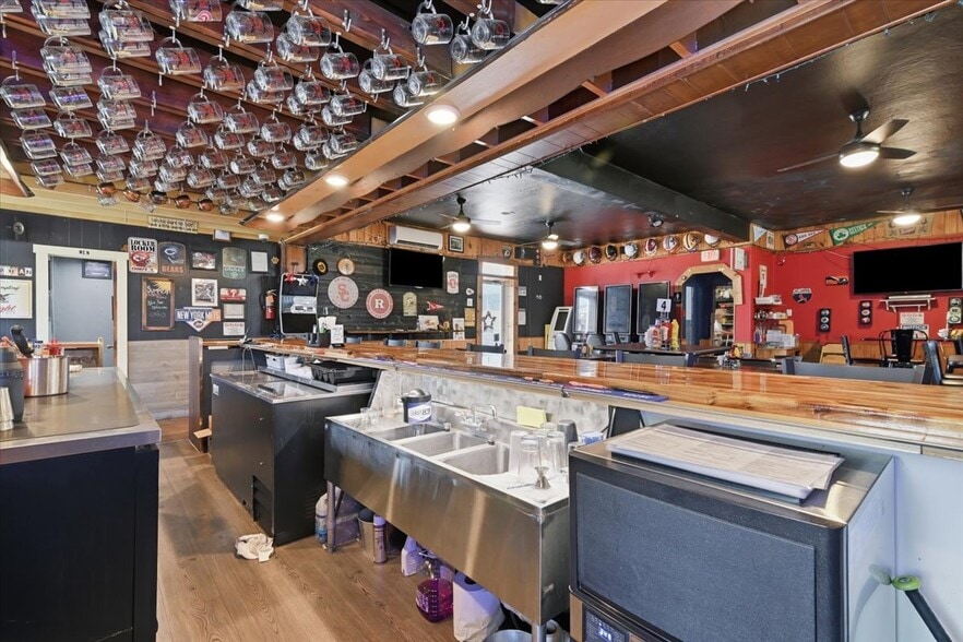 More Photos Of 10 E Lehigh St, Summit Hill Restaurant For Sale