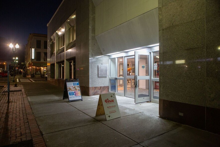 More Photos Of 115 Genesee St, Auburn Bank For Lease
