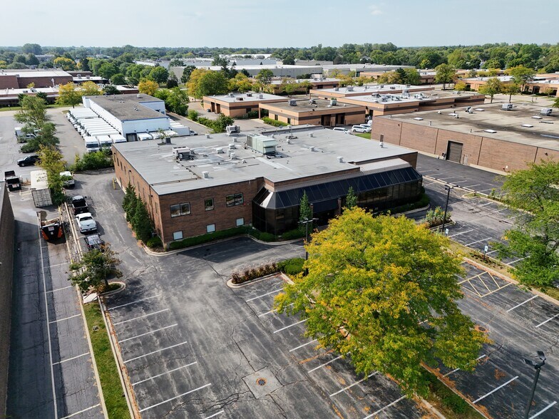 More Photos Of 3175 Commercial Ave, Northbrook Office For Lease