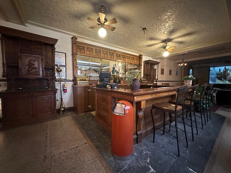 More Photos Of 925 1st Ave, Monte Vista Hotel For Sale