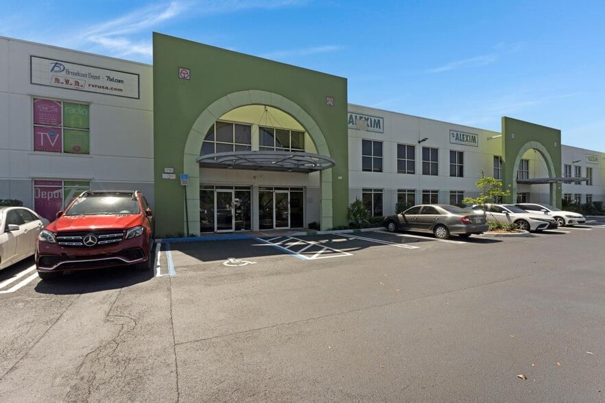 More Photos Of 7701-7884 NW 46th St, Doral Distribution For Lease