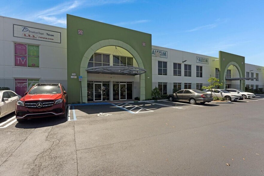 More Photos Of 7860 NW 46th St, Doral Distribution For Lease