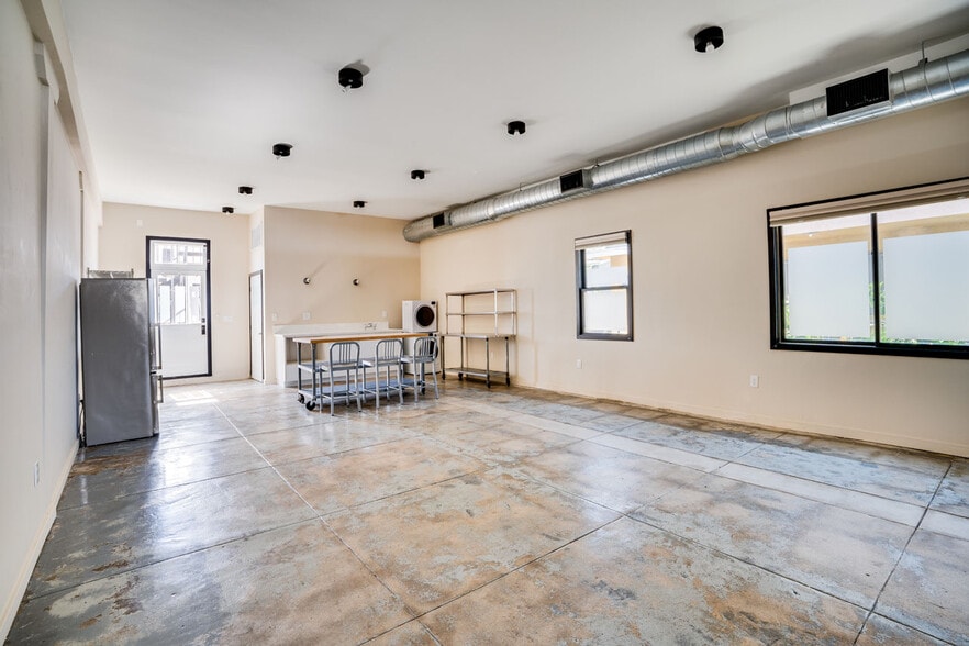 More Photos Of 6012 York Blvd, Los Angeles Office For Lease