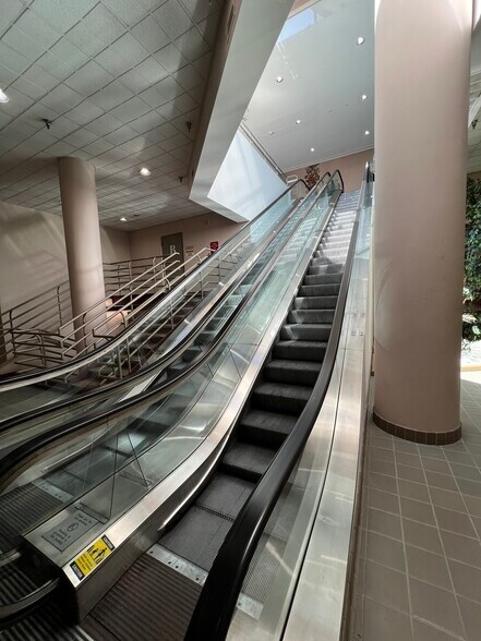 More Photos Of 433 N Summit St, Toledo Office For Lease