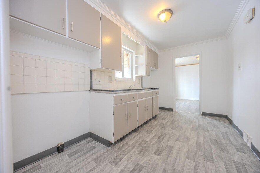 More Photos Of 2101 Pine Ave, Niagara Falls Storefront Retail Residential For Sale