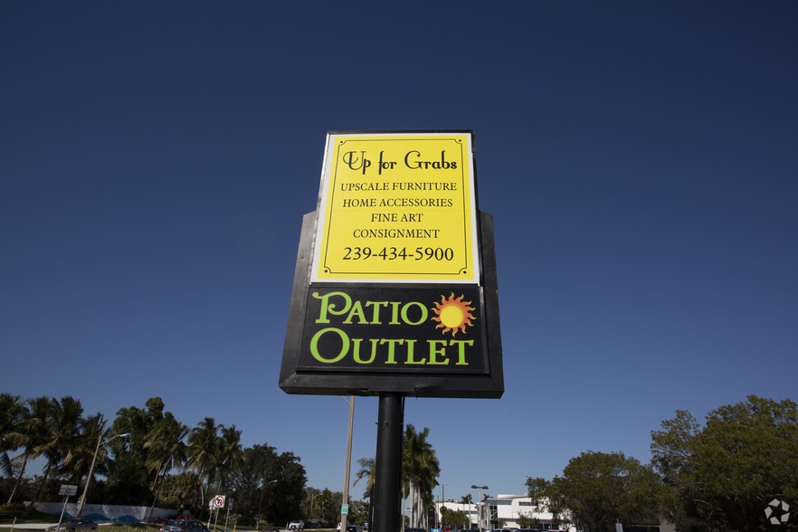 More Photos Of 710-778 9th St N, Naples Freestanding For Lease