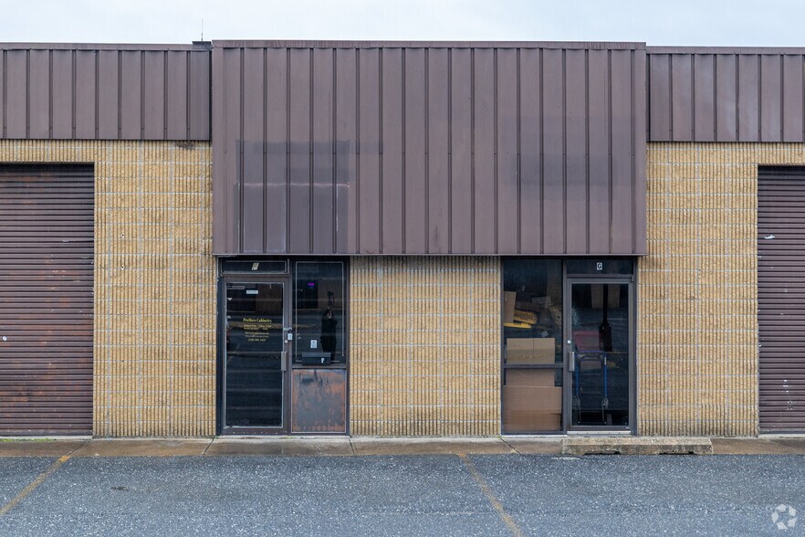 More Photos Of 1113 North Point Rd, Dundalk Flex For Lease