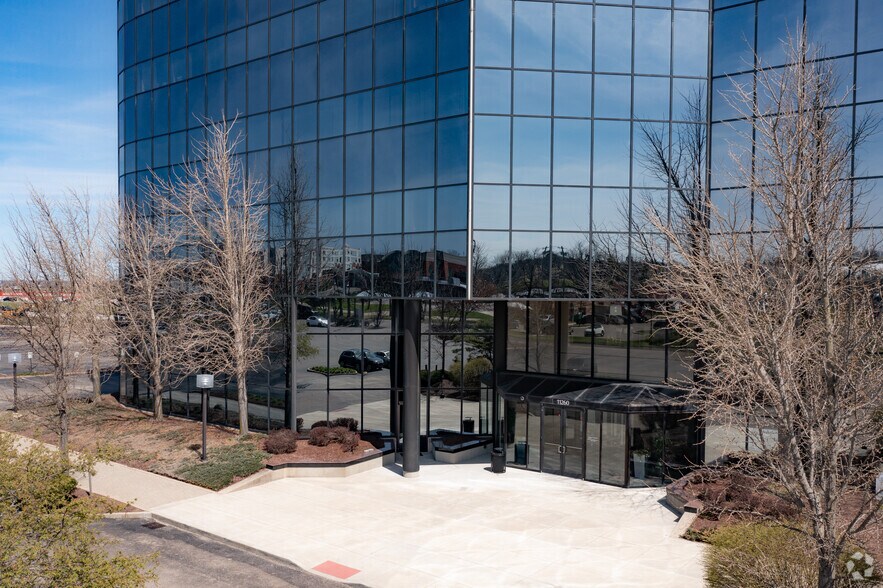 More Photos Of 11260 Chester Rd, Cincinnati Office For Lease