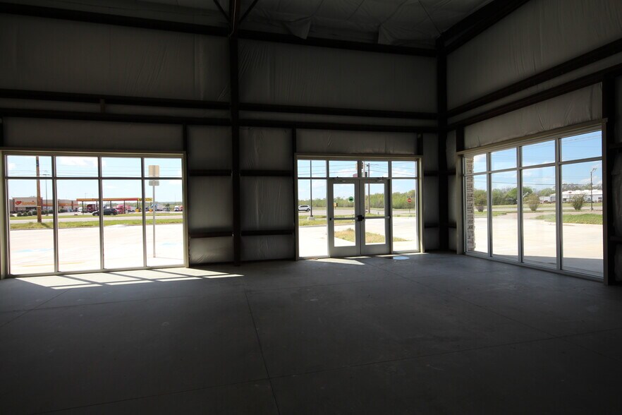 More Photos Of 900 Meriweather St, Okmulgee Freestanding For Lease