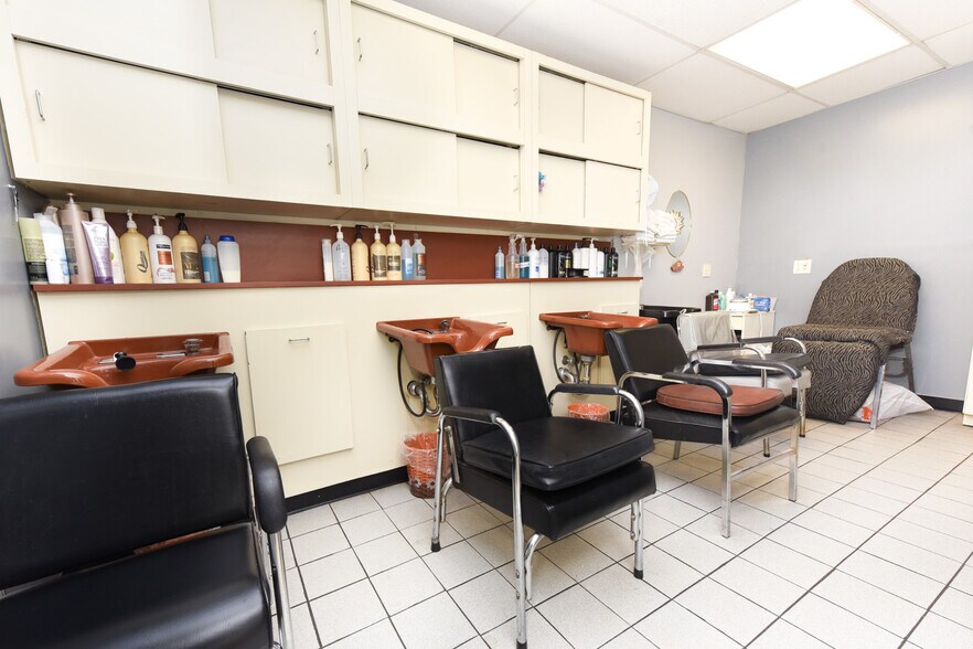 More Photos Of 4143 Main St, Bridgeport Storefront For Sale