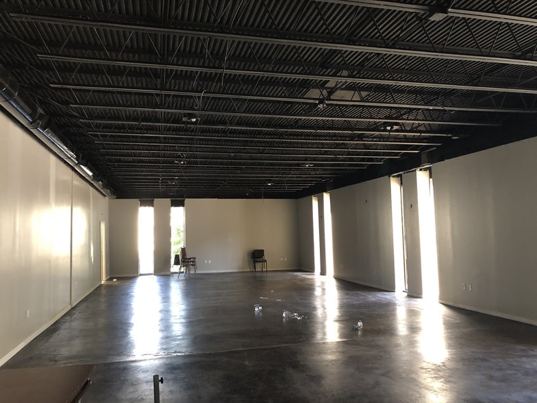 More Photos Of 2227 Godby Rd, Atlanta Office For Lease