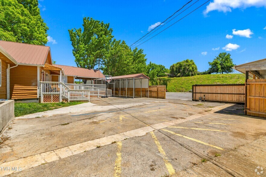 More Photos Of 3415 Tn-66, Rogersville Freestanding For Sale