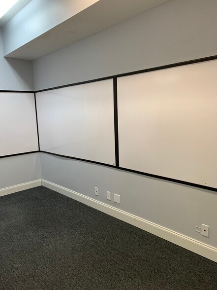 More Photos Of 8761 Perimeter Park Blvd, Jacksonville Office For Lease