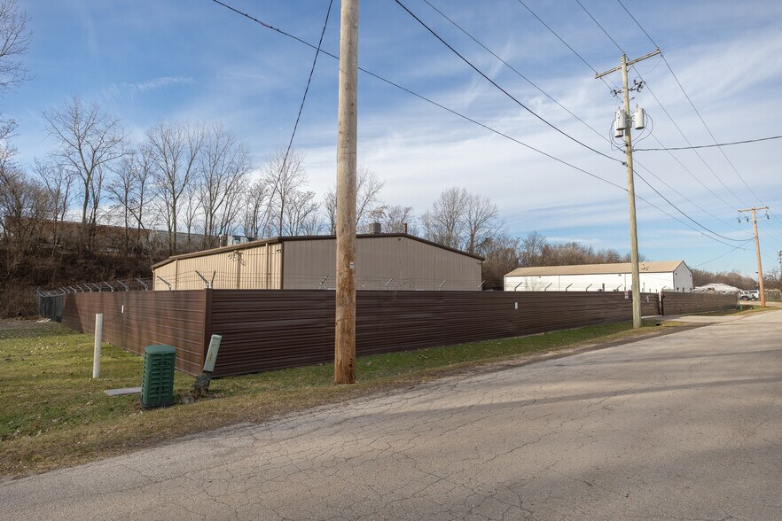 More Photos Of 1245 Memory Ln, Columbus Warehouse For Lease
