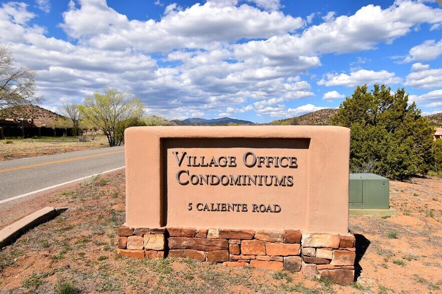 More Photos Of 5 Caliente Rd, Santa Fe Office For Sale