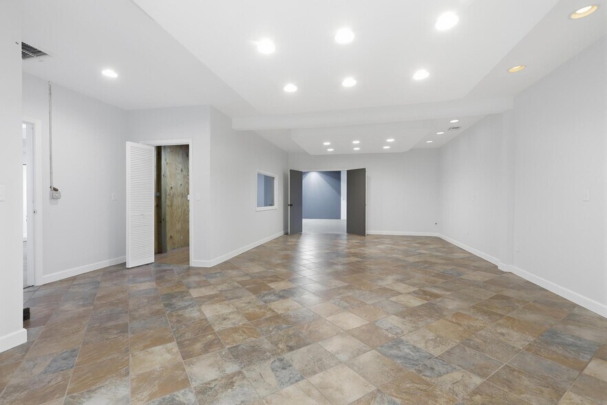 More Photos Of 623 Pleasant St, Lake Helen Flex For Lease